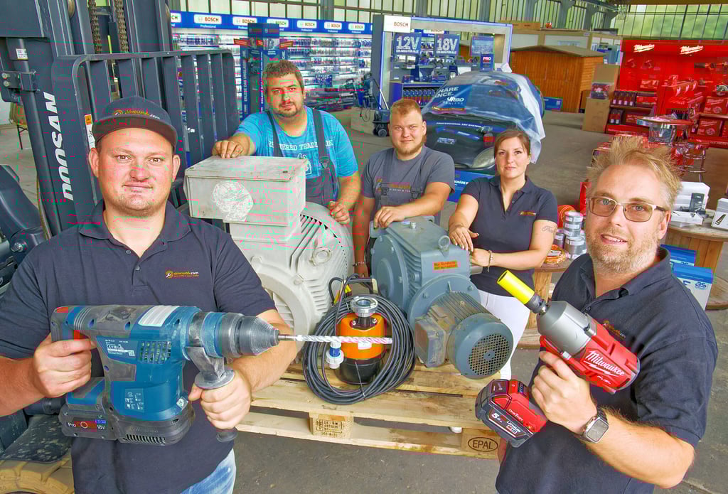 Christian Wartmann (v.l.), Marcel Hubert, Kevin Kinne, Maria Einecke und Michael Zimmerling sind das Team der Ziwa drive und tool GmbH.