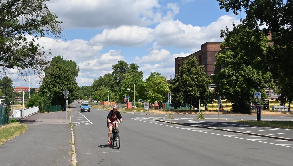Der Kleine Stadtmarsch soll zu einer verkehrsberuhigten Promenade entwickelt werden. Die Zufahrt bis zur Stadthalle wäre damit nur für den Fuß- und Radverkehr, Anlieger und den ÖPNV möglich.