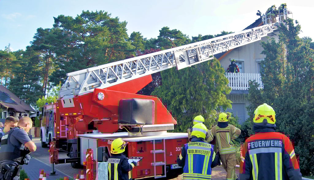 Der Giebelbalken eines Einfamilienhauses in Farsleben hatte Feuer gefangen.