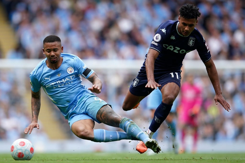 Gabriel Jesus (l) wechselt von Manchester City zum FC Arsenal.
