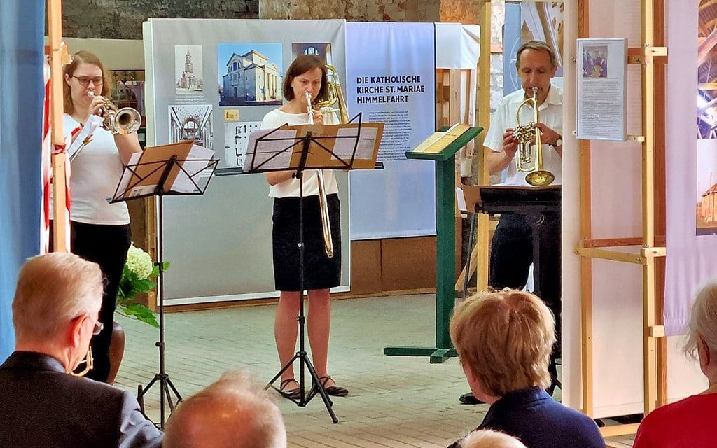 Die Bläser des Schlosskonsortiums stimmten die Besucher ein.