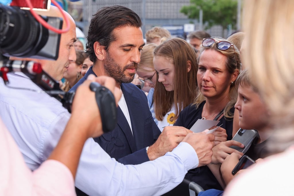 Elyas M’Barek - umringt von Fans und Kameras. Fast wie im Film.