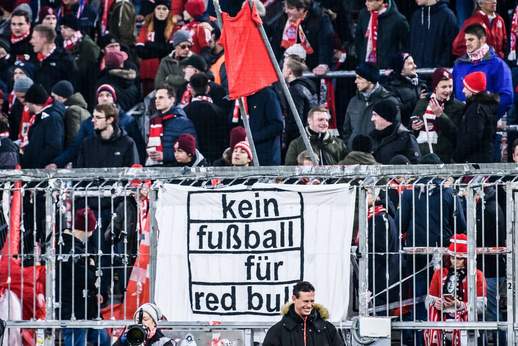 Anti-Red-Bull-Plakat in München