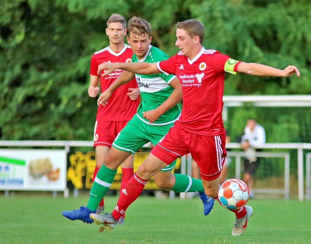 Mannschaftskapitän Dustin Abresche und der SV 09 Staßfurt gehen auch in der neuen Saison in der Landesliga Mitte auf Punktejagd.
