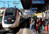 Ein landesweiter Warnstreik in Frankreich könnte an diesem Mittwoch (6. Juli) den Bahnverkehr behindern. Im TGV-Verkehr innerhalb Frankreichs werden einige Ausfälle erwartet, am stärksten betroffen sein werden IC-Verbindungen und der Regionalverkehr.