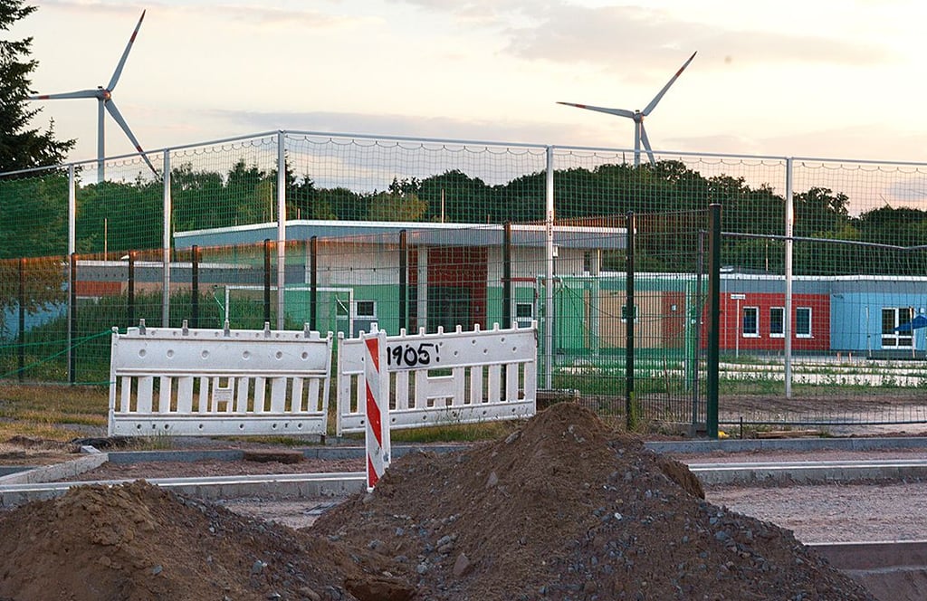 Derzeit ist die Straße vor der neuen Kuseyer Kita eine Baustelle. Wann wird die neue Einrichtung eröffnet?