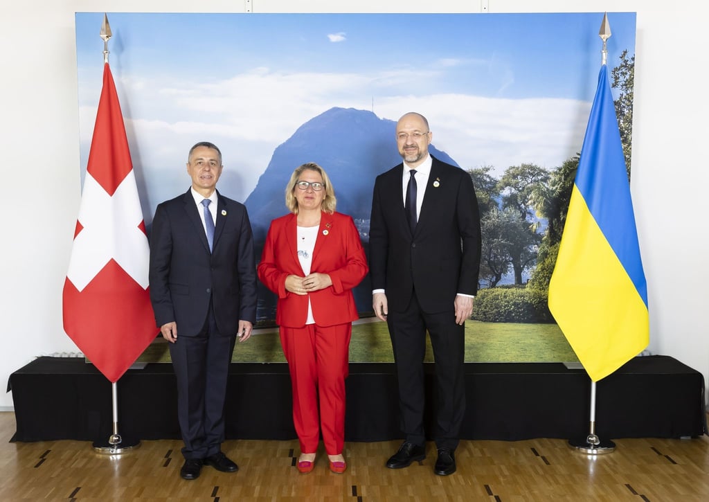 Der Schweizer Bundespräsident Ignazio Cassis (l-r), Bundesentwicklungsministerin Svenja Schulze und der ukrainische Ministerpräsident Denys Schmyhal in Lugano.