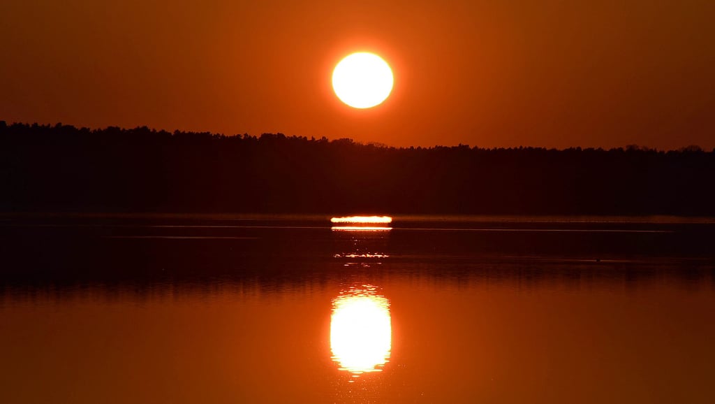 Allein schon die Sonnenuntergänge machen den Arendsee für viele Menschen zu Deutschlands Lieblingssee. Damit die Region diesen Titel für 2022 auch offiziell erhält, müsste vorher im Internet abgestimmt werden.