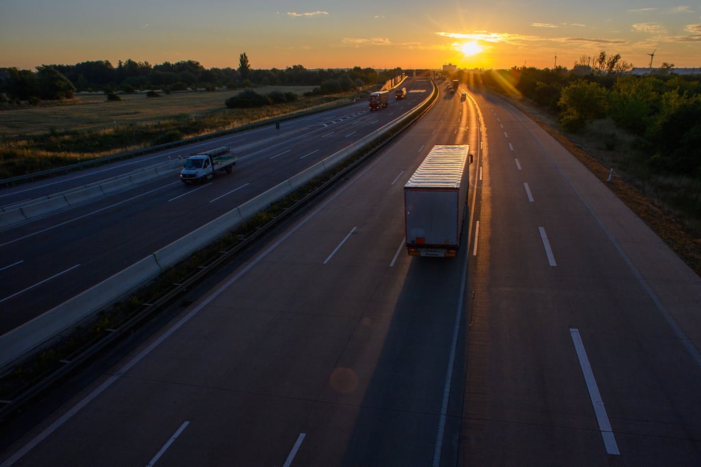 Ein Fiat ohne eingeschaltetes Licht hat am Montagabend die Autobahnpolizei auf der A9 bei Dessau beschäftigt.