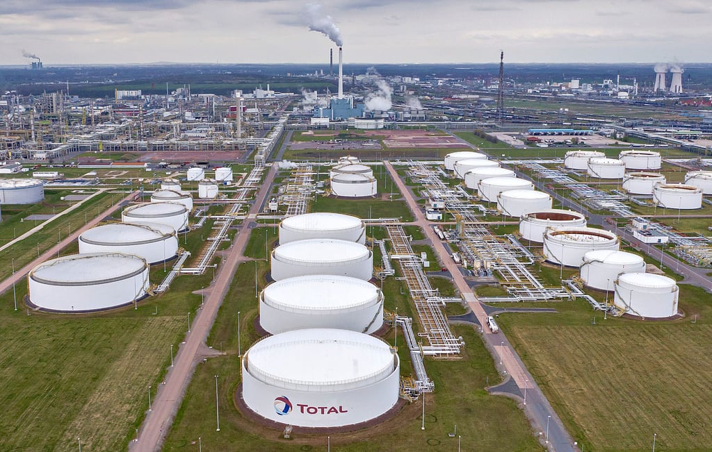 Auch am Chemiestandort Leuna - hier mit der Total-Raffinerie - werden Fachkräfte für die Zukunft gesucht.