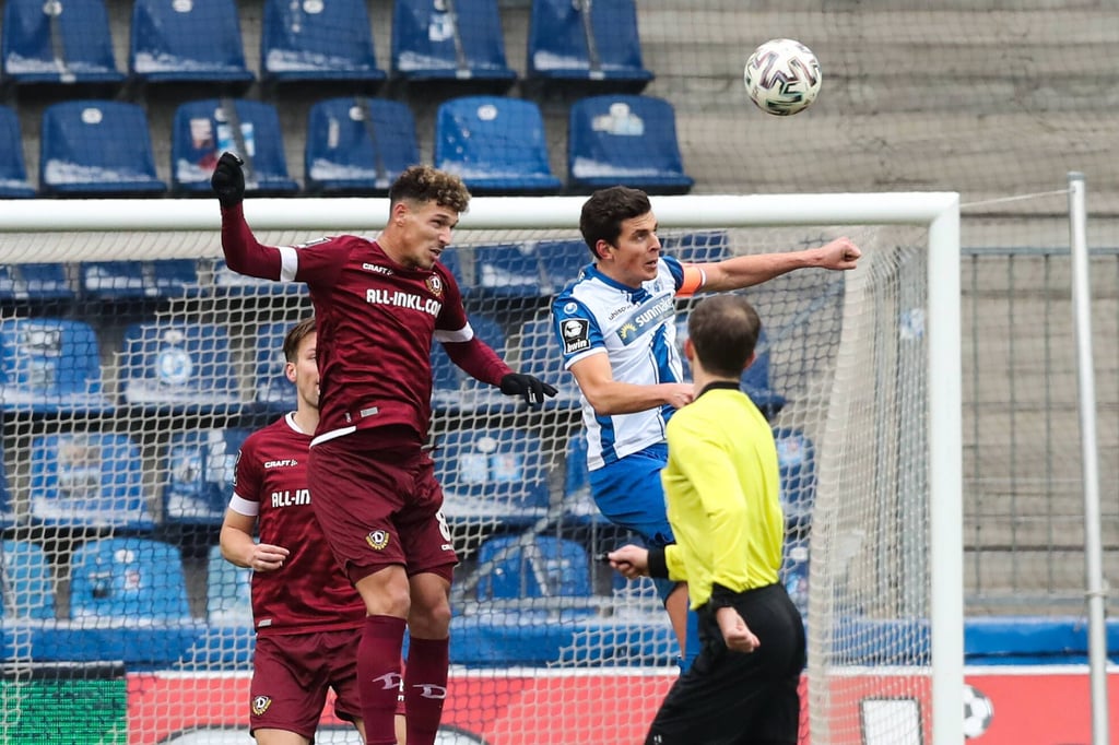 Hatten schon öfter das Vergnügen: Heinz Mörschel (l.) und der ehemalige FCM-Kapitän Tobias Müller. Wird Mörschel nun für die Blau-Weißen gegen den Neu-Paderborner antreten?