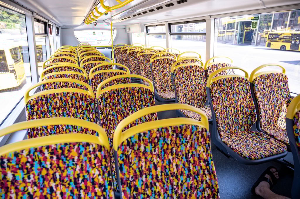 Die Berliner Verkehrsbetriebe (BVG)stellen ihr neues Sitzmuster der Busse und Bahnen vor.