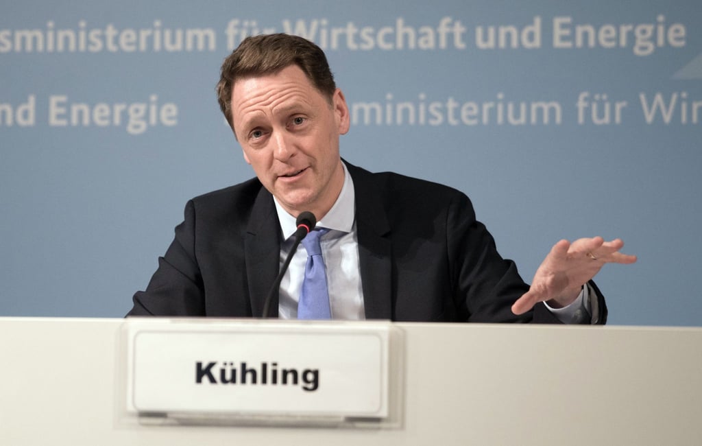 Der Vorsitzende der Monopolkommission, Jürgen Kühling, hält ein schärferes Wettbewerbsrecht für richtig.