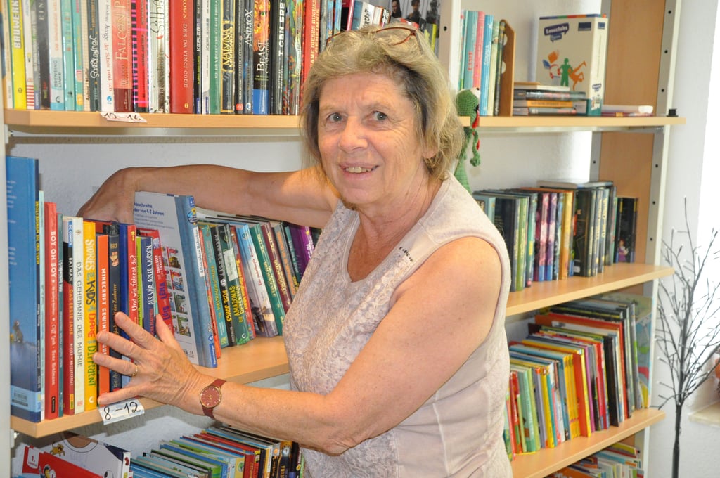 Mehrmals in der Woche ist Stefanie Göthe-Obieglo im Benvivo-Kulturturm ehrenamtlich tätig, unter anderem in der Leseecke.