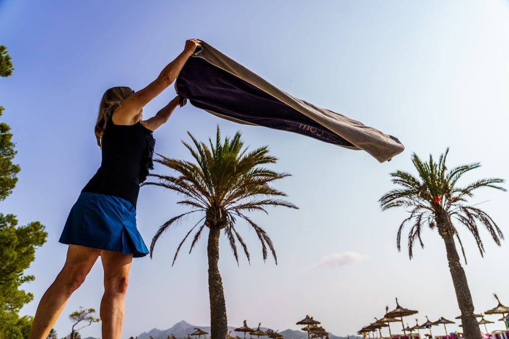 Den Berufsalltag ganz weit hinter sich lassen: Wer im Job den ganzen Tag auf den Beinen ist, darf im Urlaub auch einfach mal faulenzen.