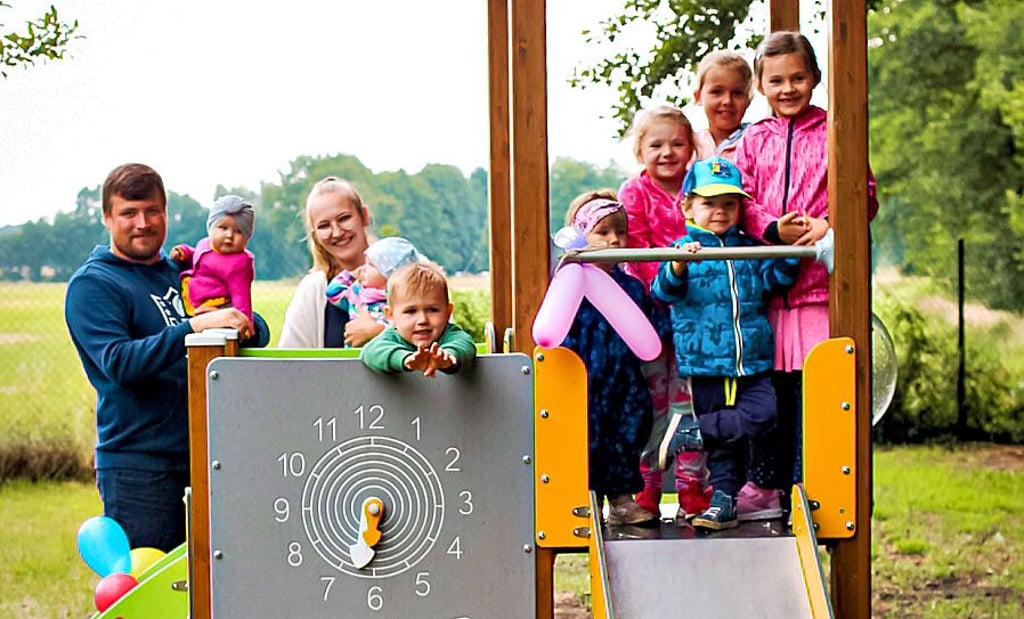 Die große Spieluhr an der neuen Kletterkombination wurde zum Namensgeber. Das Gerät heißt jetzt Tick-Tack-Turm.