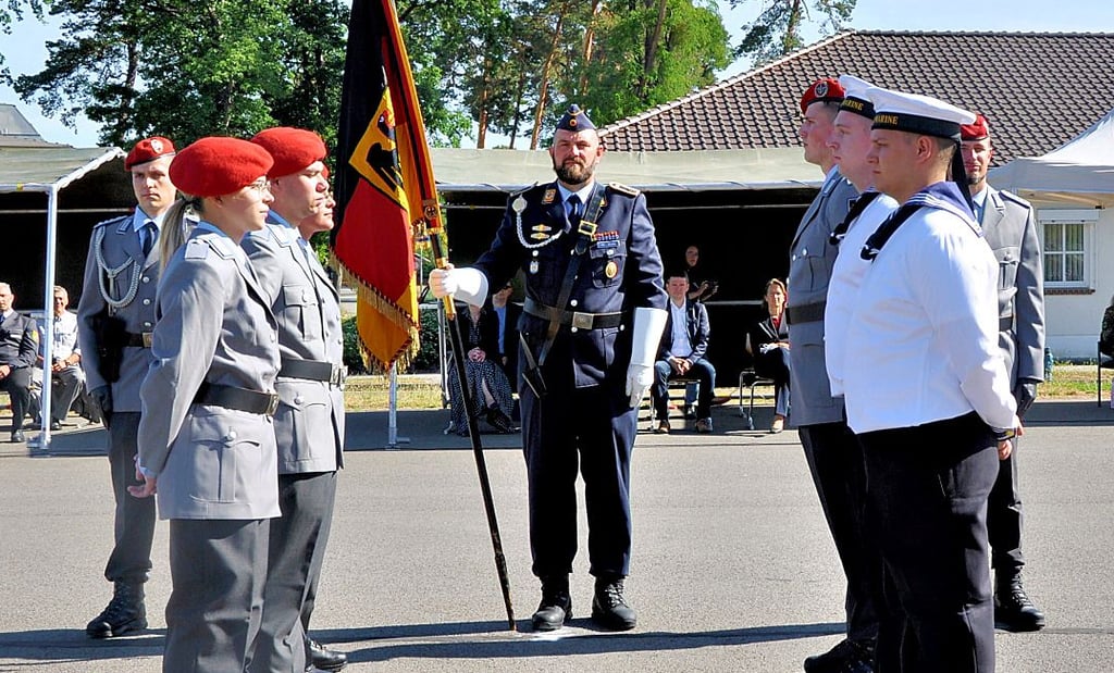 Vor wenigen Tagen haben Rekruten in der Burger Clausewitz-Kaserne das Gelöbnis abgelegt. Am Sonnabend gibt die Bundeswehr Einblick in das Leben am Standort.
