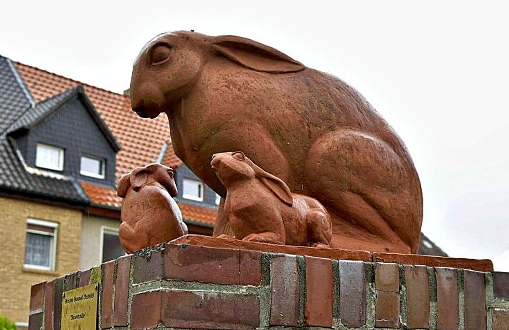 Die bekannte Hasenskulptur von Christine Rammelt-Hadelich.