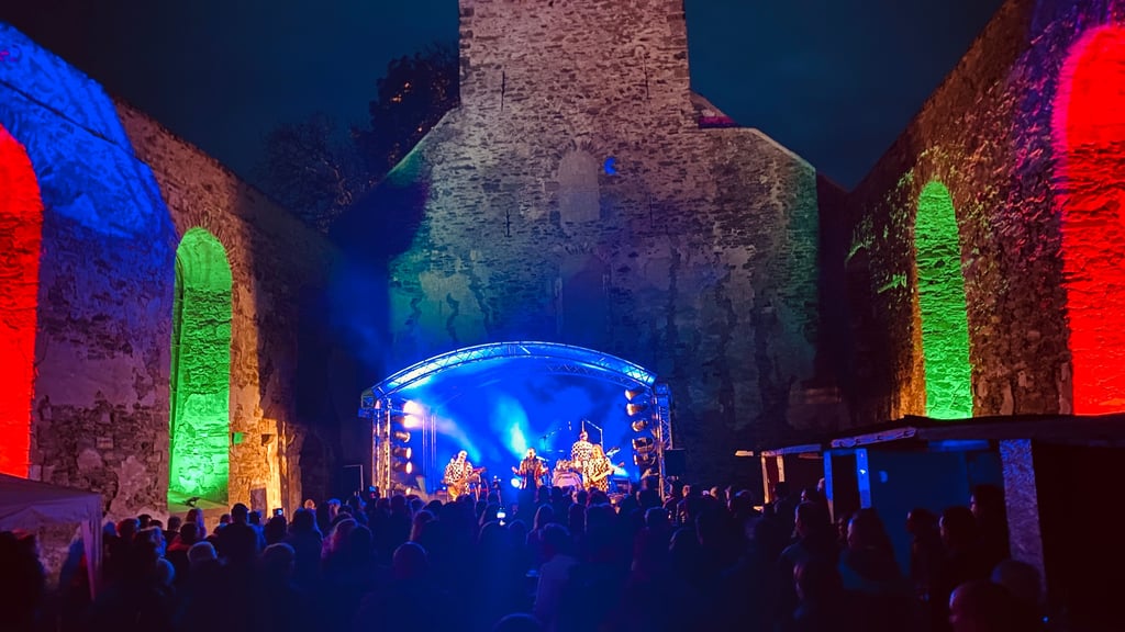 Die Kirchenruine in Hüttenrode hat sich in den vergangenen Jahren zu einem beliebten Veranstaltungsort entwickelt.