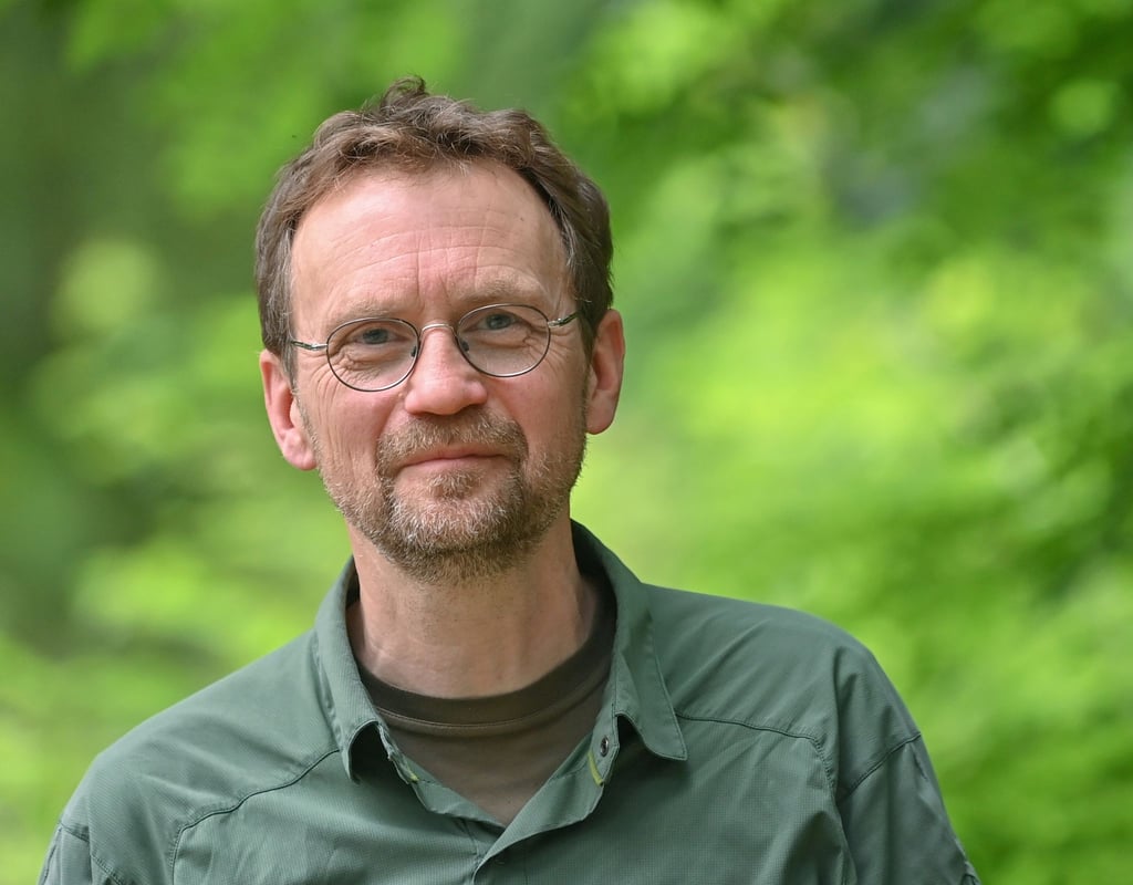 Andreas Meißner, Geschäftsführer der Stiftung Naturlandschaften, schaut in die Kamera.