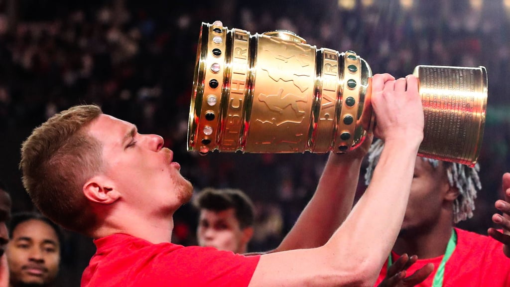 „Jetzt wollen wir noch nen Titel, noch nen Titel, noch nen Titel”: Marcel Halstenberg.