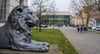Symbol für die Martin-Luther-Universität Halle-Wittenberg: Löwenfigur am Hauptgebäude