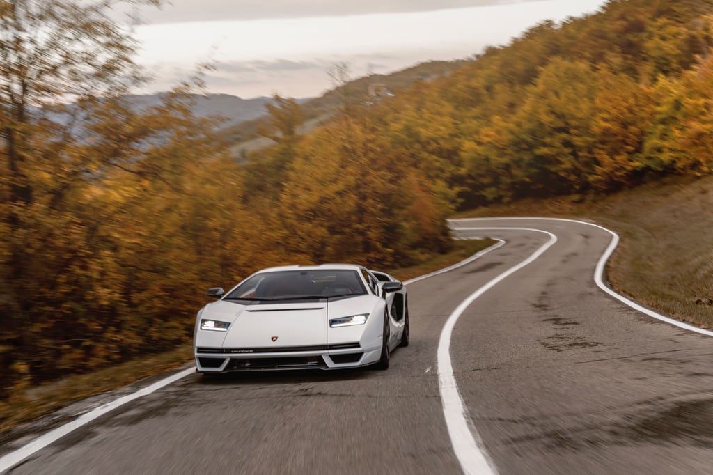 Flunderbare Welt für wenige: Vom rund 1,14 Meter flachen Lamborghini Countach entstehen nur 112 Stück.