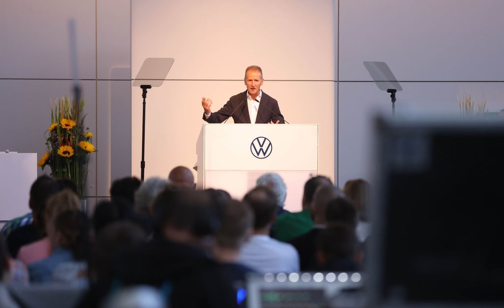 VW-Konzernchef Herbert Diess spricht.
