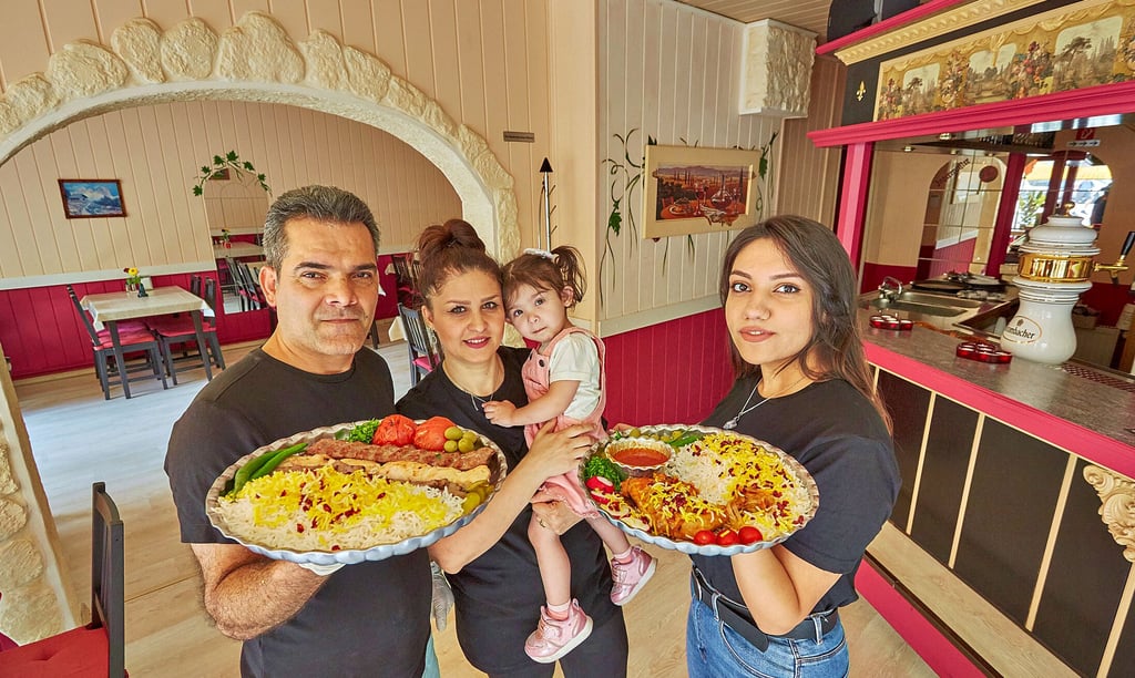 Majid Aliabady (von links), Sepideh Taheri, Anja Aliabady und Maryane Khani sind die Gesichter hinter dem Restaurant.