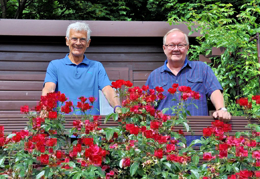 Gartenvorstand Wolfgang Jagla und „Finanzer“ Hartmut Beige (v.r.) vom Mühlbecker Verein „Muldeaue“.