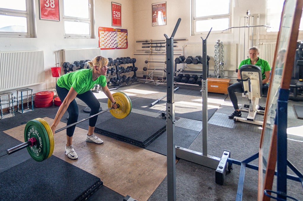 Müssen Sportler, wie etwa die Leichtathletik-Stars des SV Halle, im Winter im Kalten trainieren?