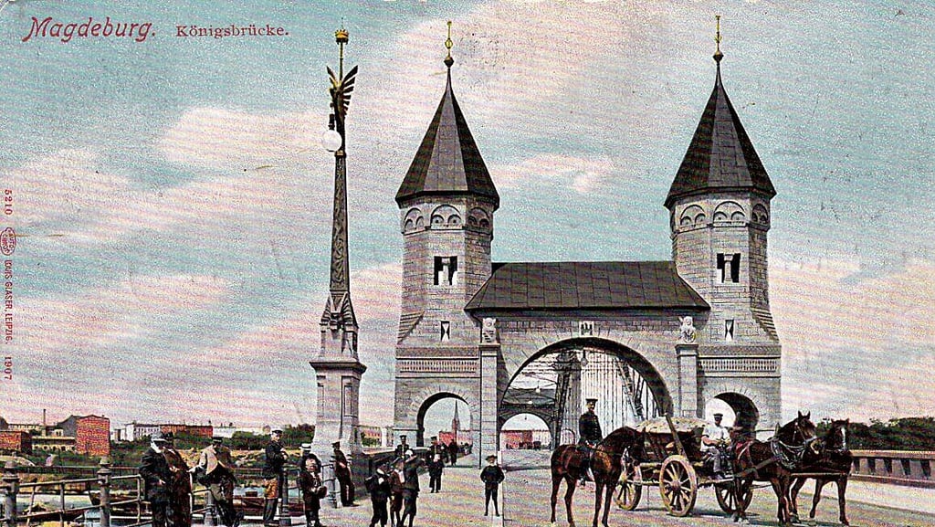 Blick auf die Königsbrücke in Magdeburg.