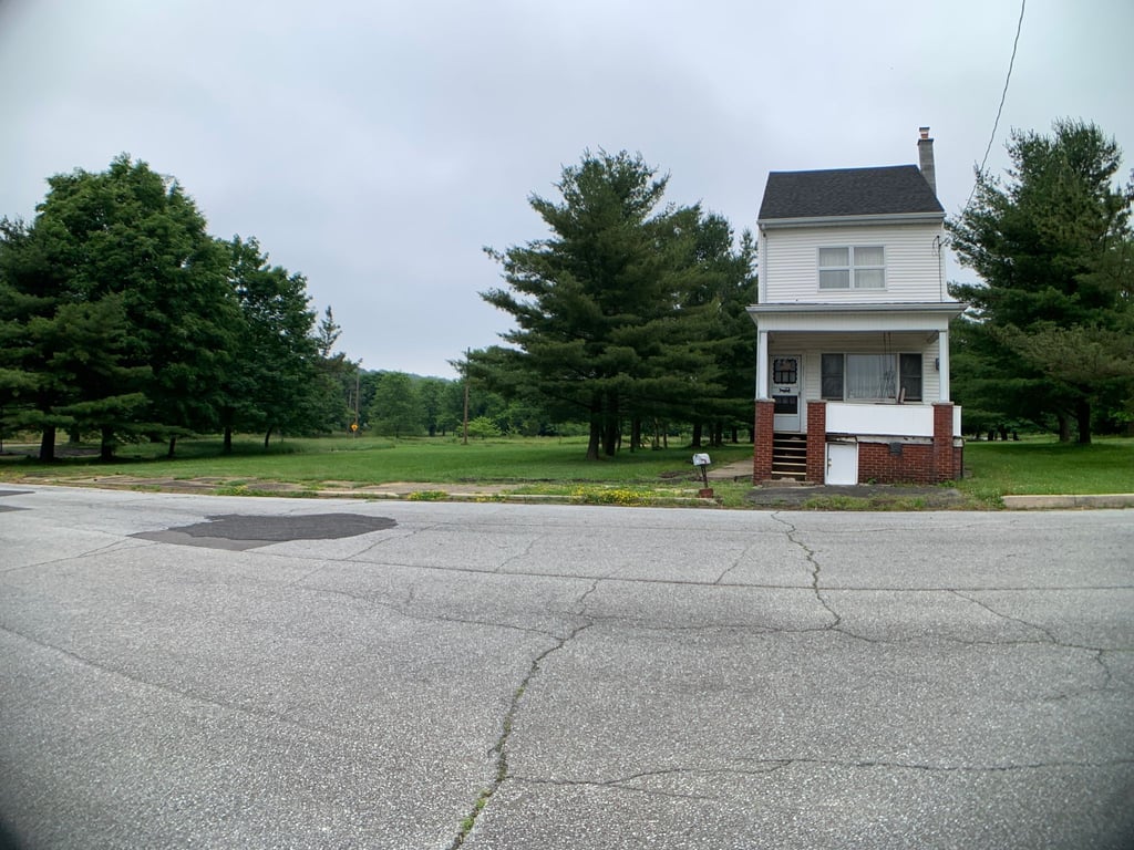 Das Haus von Harold Mervine in Centralia. Als das fatale Feuer im Bergbaugebiet Centralia ausbrach, war Mervine noch nicht einmal Teenager. Heute lebt er allein in dem Haus, das sein Großvater vor über 100 Jahren gebaut hat.