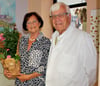 So manche Blume, aber auch viele selbstgestaltete Geschenke gab es, als sich das Ärzte-Ehepaar Sabine und Klaus Gummert dieser Tage in den Ruhestand verabschiedete. 