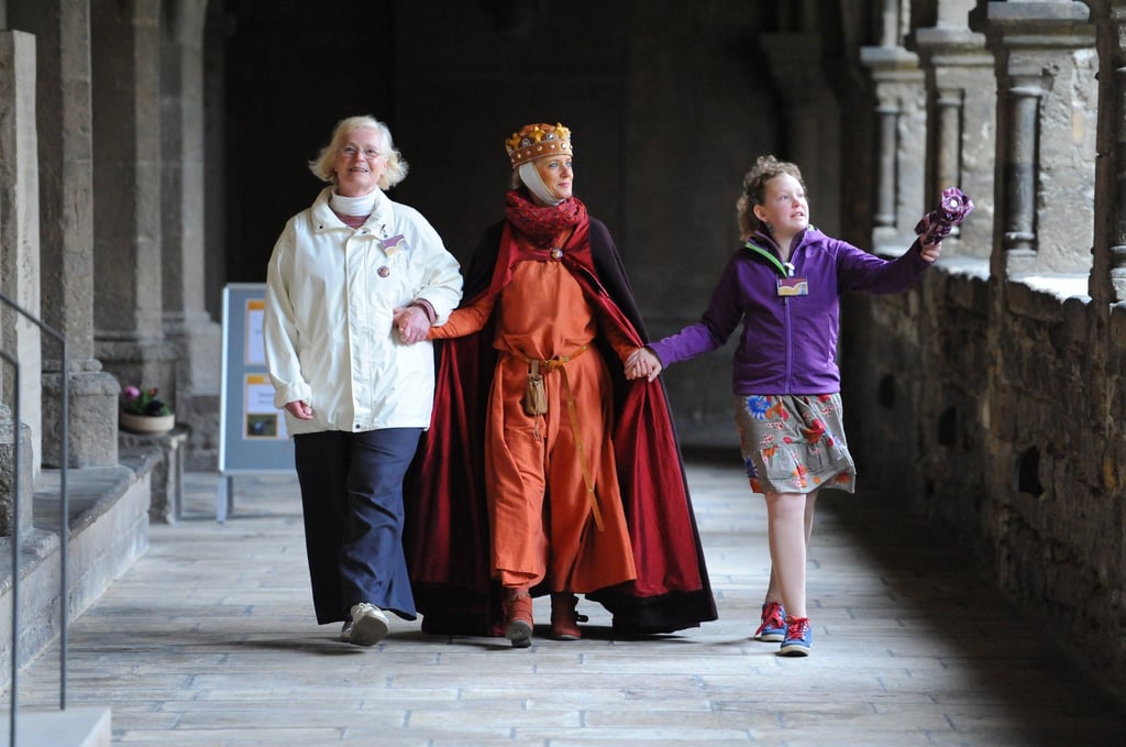 Bei einem der früheren Uta-Treffen sind auch Uta Jensen (71) und ihre Enkelin Uta aus Hamburg nach Naumburg gekommen. In diesem Jahr werden rund 240 Namensträger der bekannten Stifterfiguren erwartet.