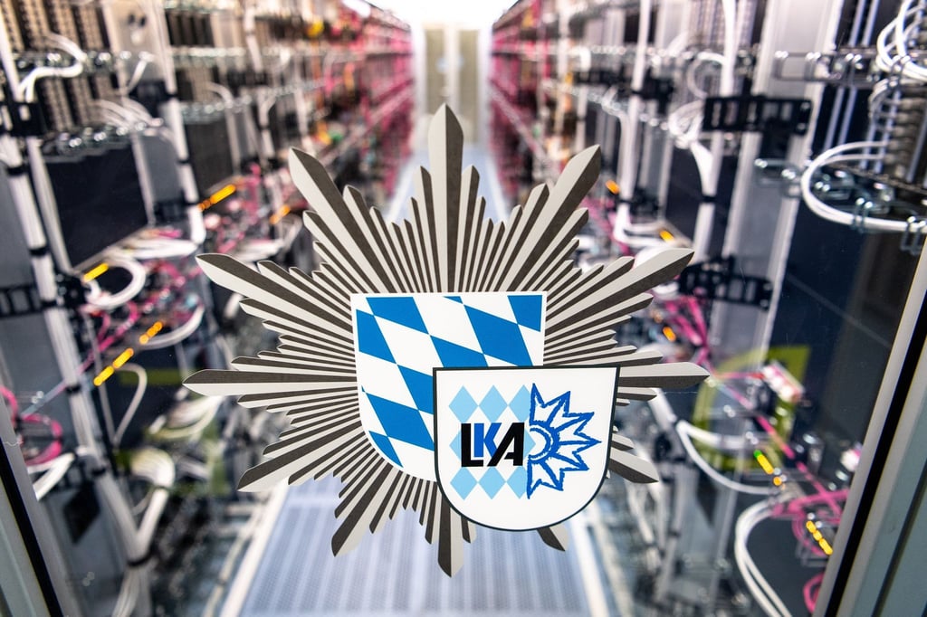 Das Landeskriminalamt will mit dem umstrittenen Computer-Programm VeRA künftig schneller die Datenbanken der Polizei durchsuchen.