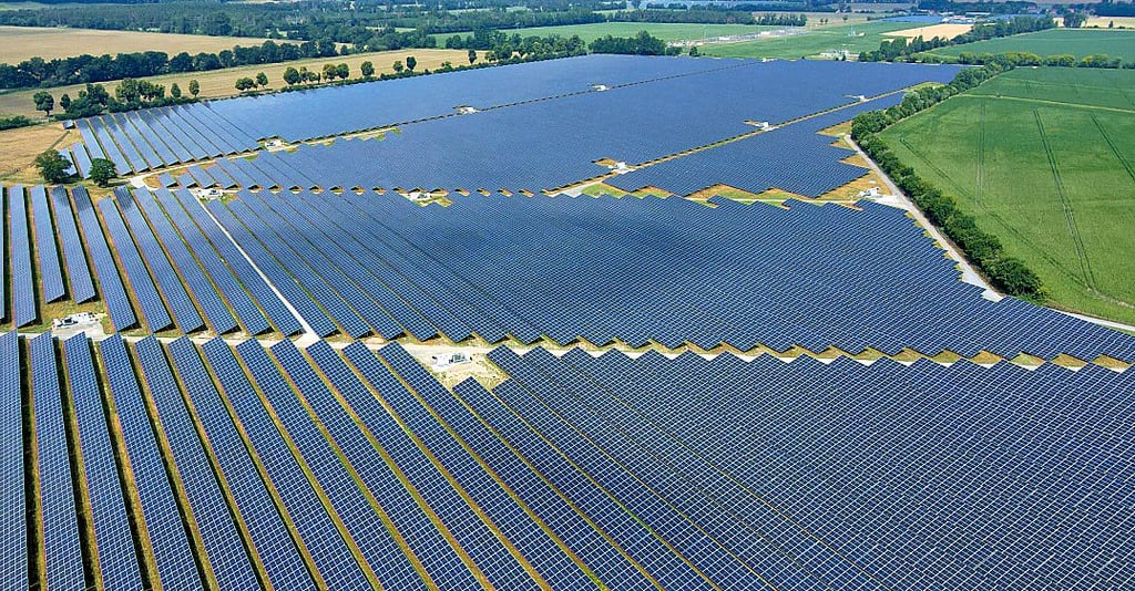 Solarpark Gottesgabe im Oderbruch. Auf 122 Hektar Fläche stehen dort die Solarmodule.