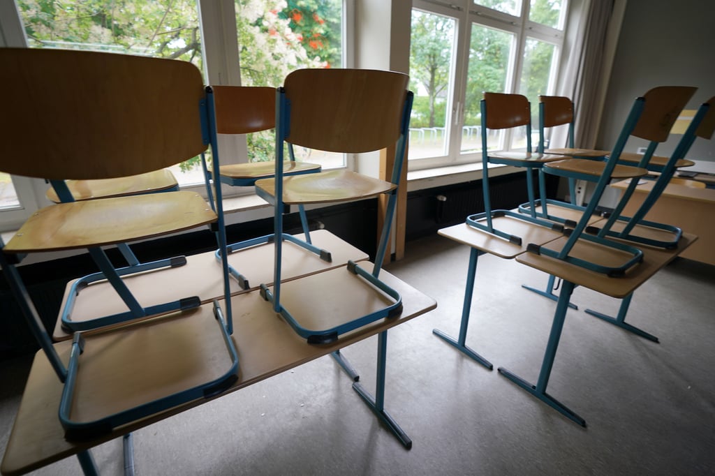 Sollen Sekundarschulen in Sachsen-Anhalt testweise auf vier Präsenztage runterfahren? Der Vorschlag eines Modellprojekts stößt auf große Kritik.