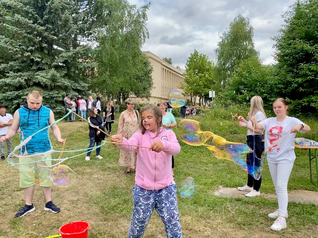 Nach zwei Jahren der Stille war die Freude über das Sommerfest, bei dem die Party zum 30. Geburtstag der Levana-Schule in Eisleben, nachgeholt wurde, riesig.