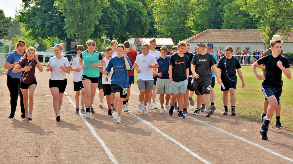Die achten Klassen gingen als erste ins Rennen um Spendengelder für das Deutsche Rote Kreuz.