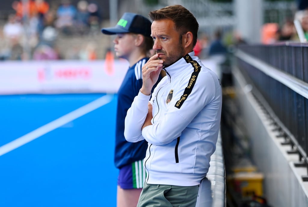 Der Bundestrainer der Hockey-Frauen, Valentin Altenburg.