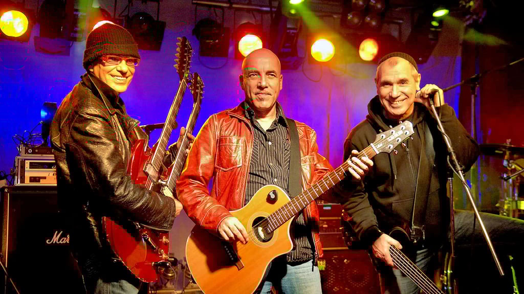 Fritz Puppel, Toni Krahl und Georgi Gogow (v.l.) von der ostdeutschen Kultband City treten am Sonntag auf der Festwiese in Zörbig im Rahmen ihrer Abschiedstournee auf.