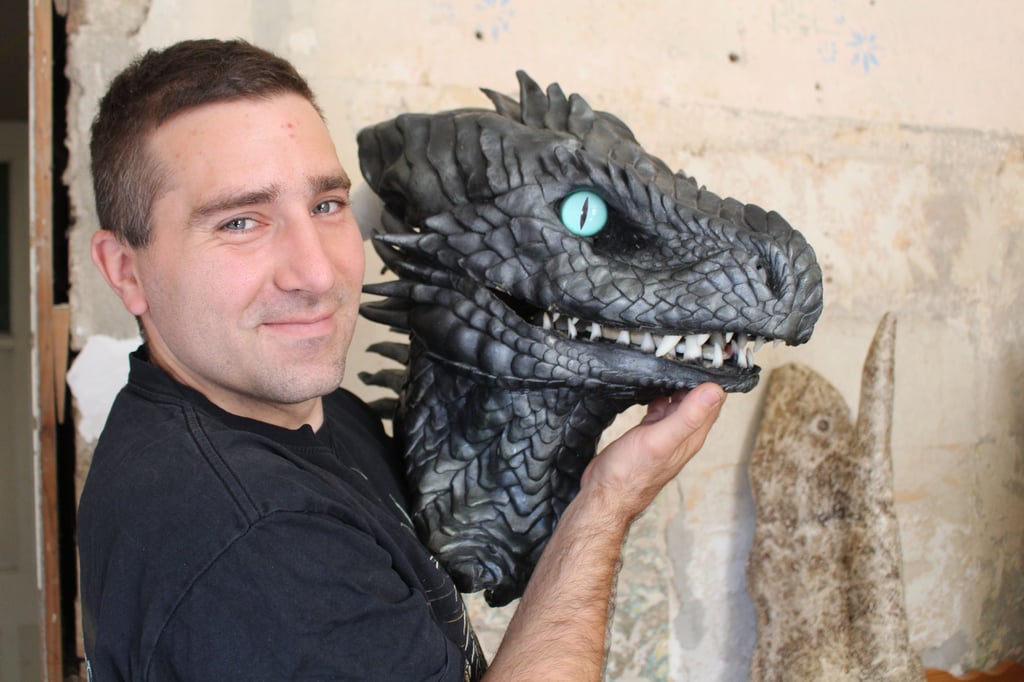 Arok fertigt aufwendige Echsen- und Drachenkostüme - in Teilen oder komplett.