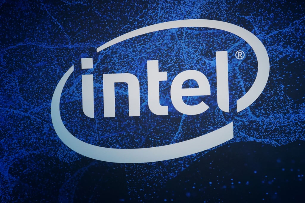 Logo des amerikanischen Chip-Produzenten Intel. Der Konzern baut zwei Chipfabriken in Magdeburg.