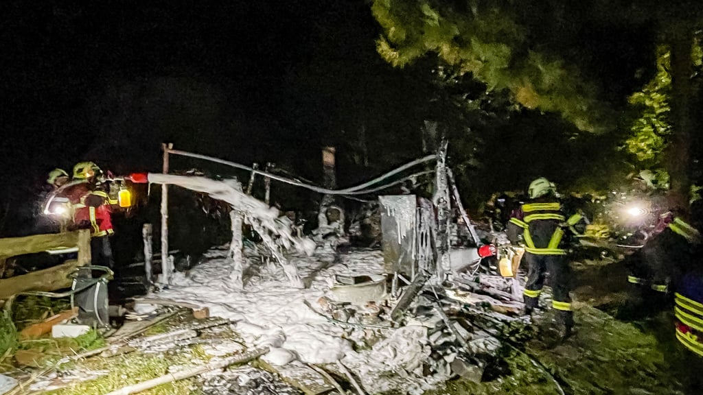 Die Feuerwehren der Stadt Gräfenhainichen wurden nach Hohenlubast zu einem Brand eines Nebengelasses gerufen.