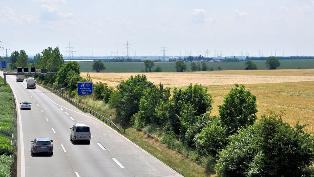 Direkt an der Autobahn A14 siiedelt sich der US-Konzern Intel an. Für die Salzländer wäre der Weg zur Arbeit also nicht weit. In fünf Jahren soll die Produktion starten. Zeit, sich zu qualifizieren.