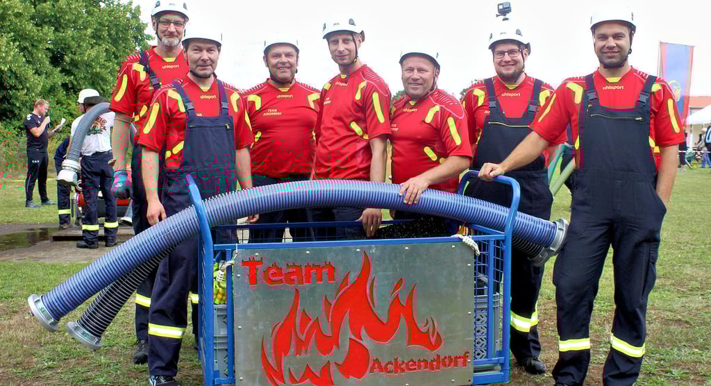 „Dabeisein ist alles“, sagen die Feuerwehrsportler aus dem altmärkischen Ackendorf. Sie wissen, dass sie beim Sachsen-Anhalt-Pokal nichts mehr reißen können , sind aber dennoch mit Ehrgeiz und Spaß in Böddensell an den Start gegangen.