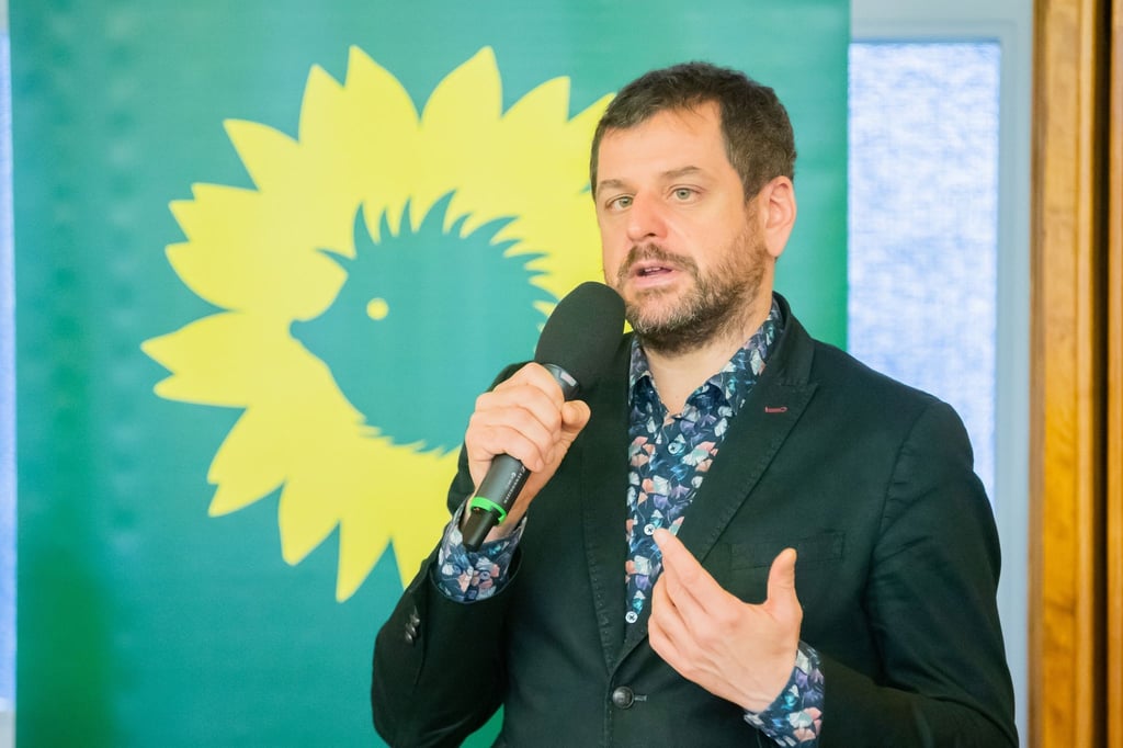 Der Berliner Grünen-Fraktionschef Werner Graf spricht bei einer Pressekonferenz.