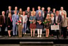 Die diesjährigen Preisträger, die von 2020, Jury und Initiatoren im Großen Saal des Neuen Theaters in Halle (Saale).