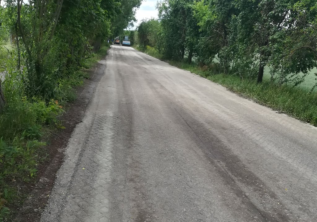 Die "bröckelnde" Straße am Sackteich.